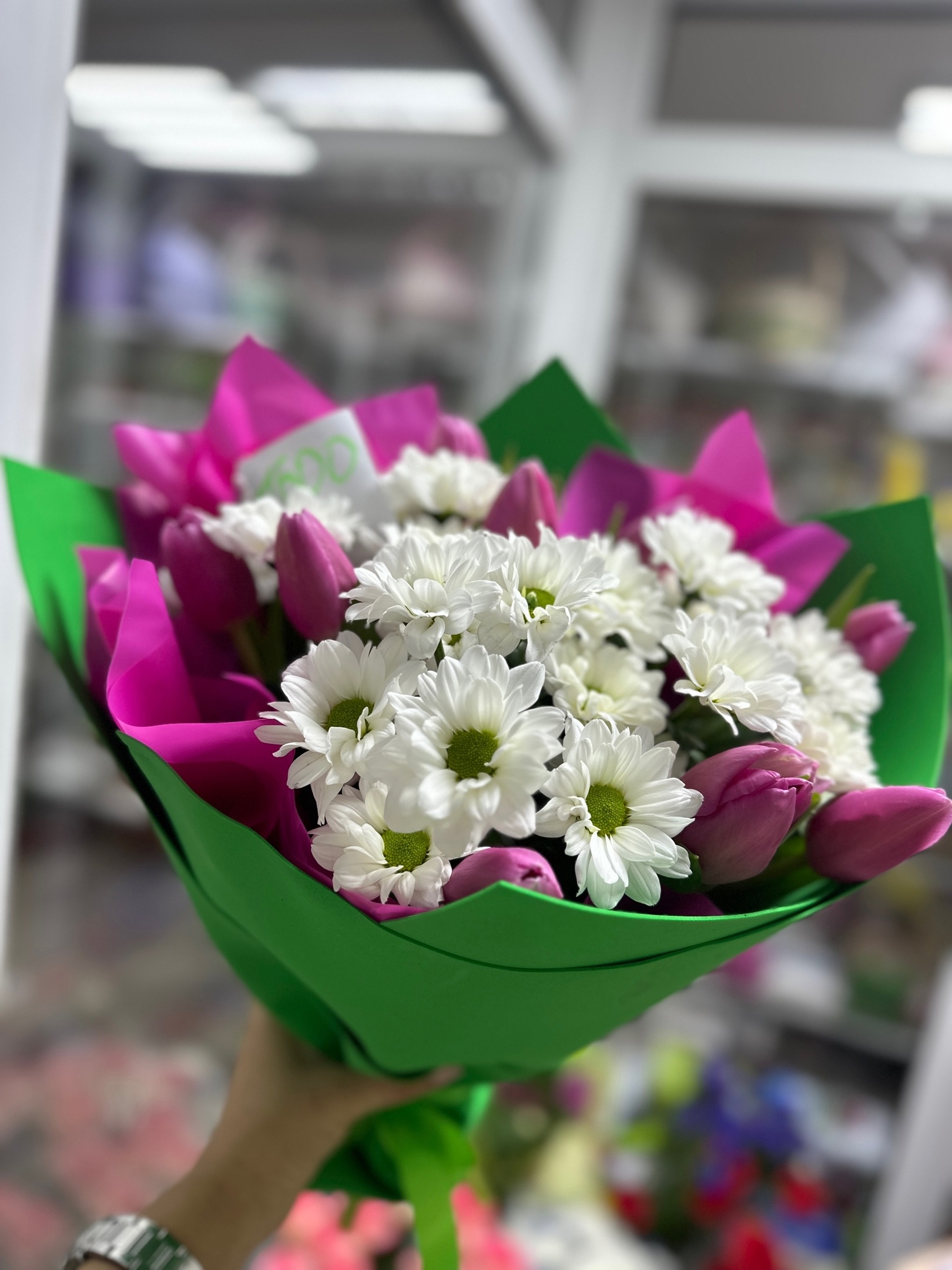 Букет из хризантем,тюльпанов 