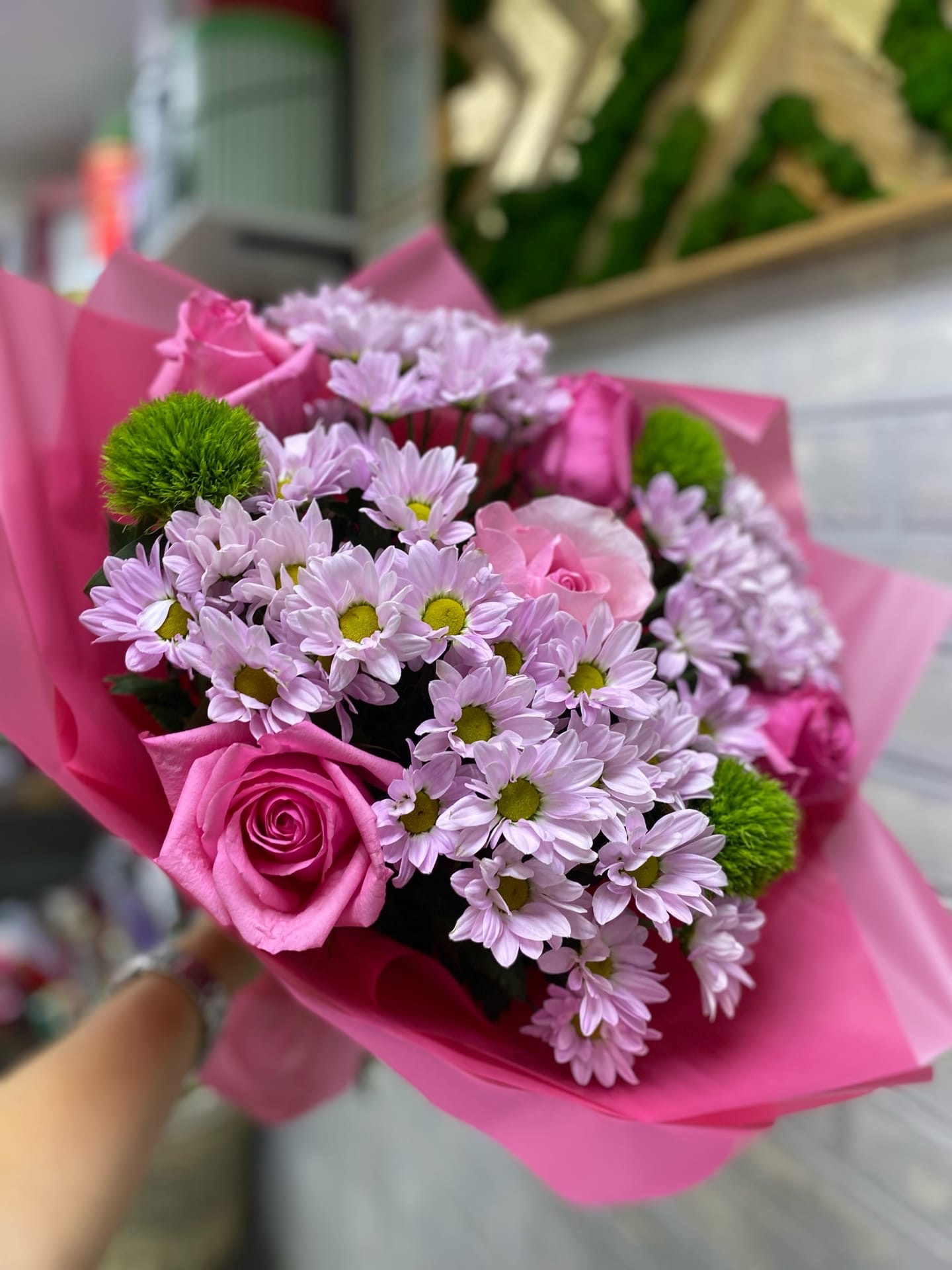 Букет из хризантем и роз