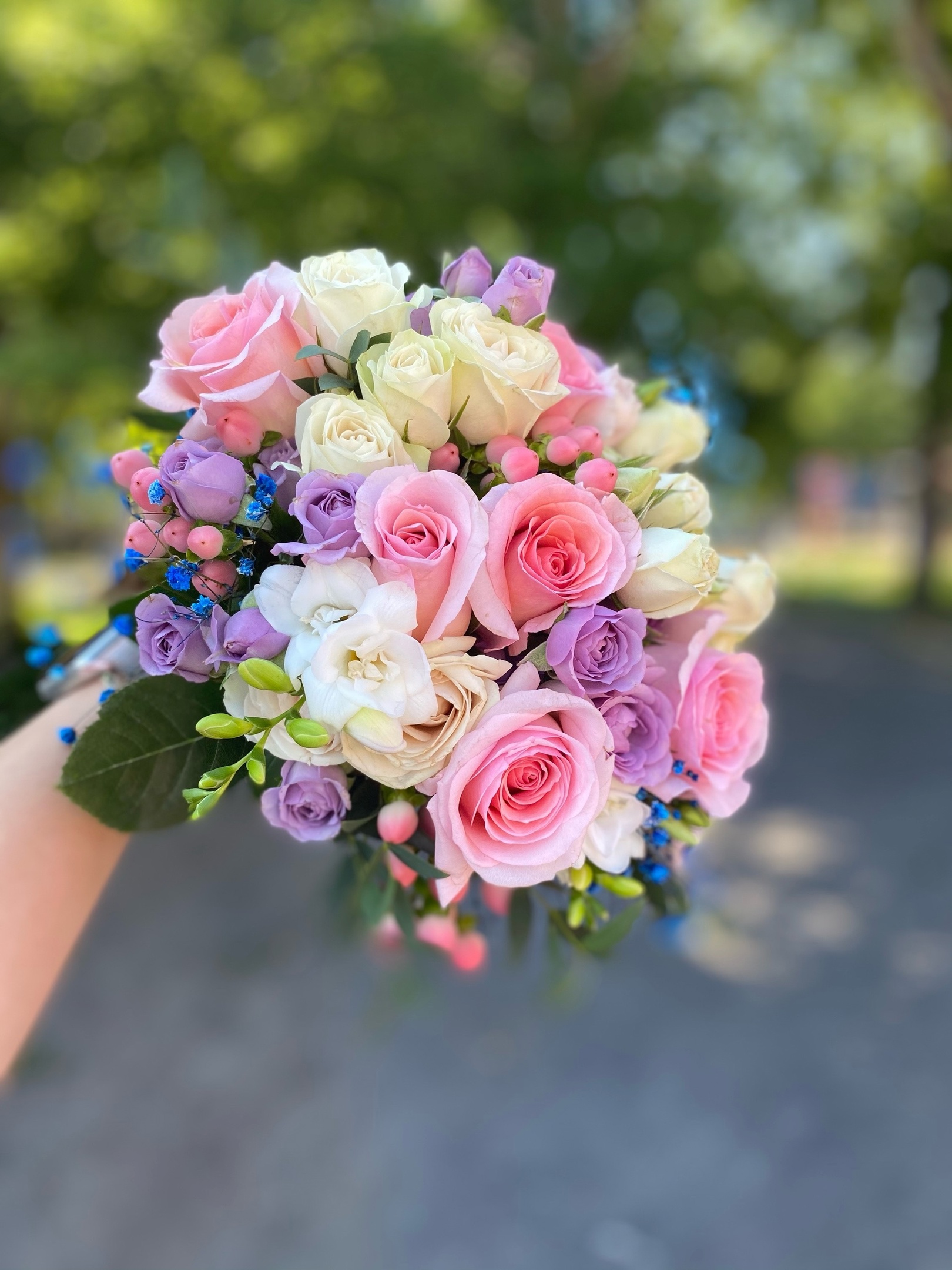 Букет из кустовых роз