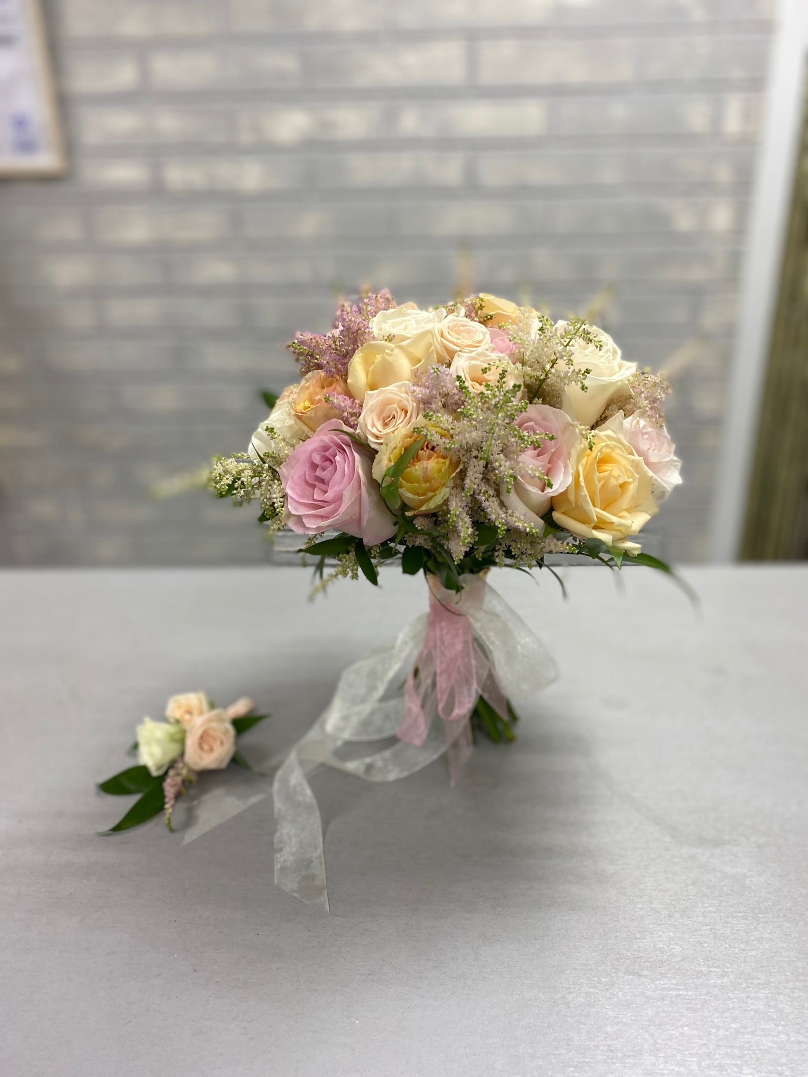 Букет из кустовых роз 