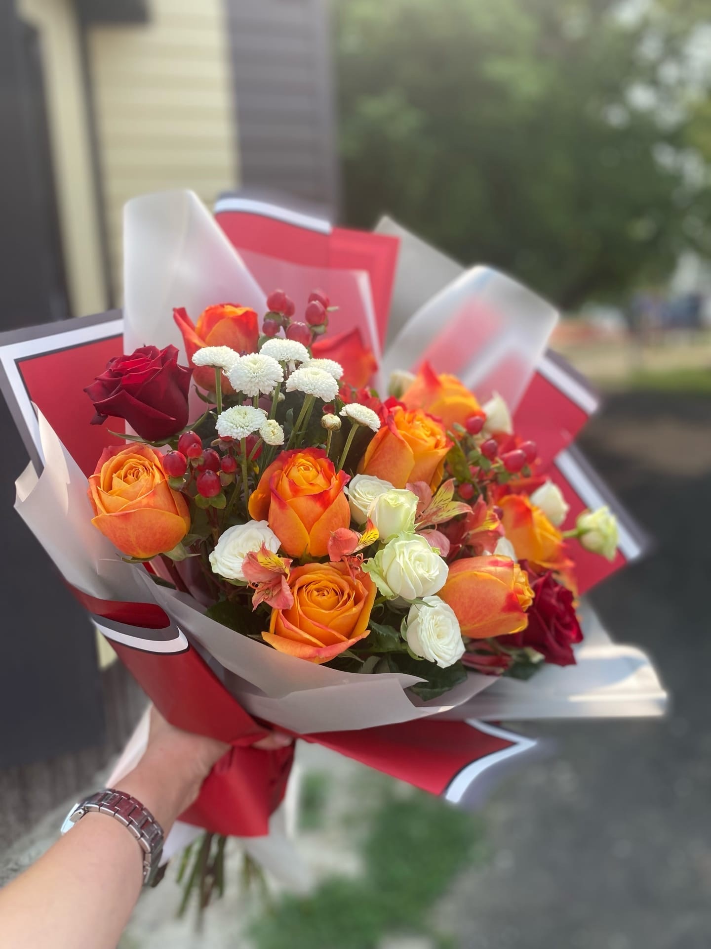 Букет из роз китайских яблочек 