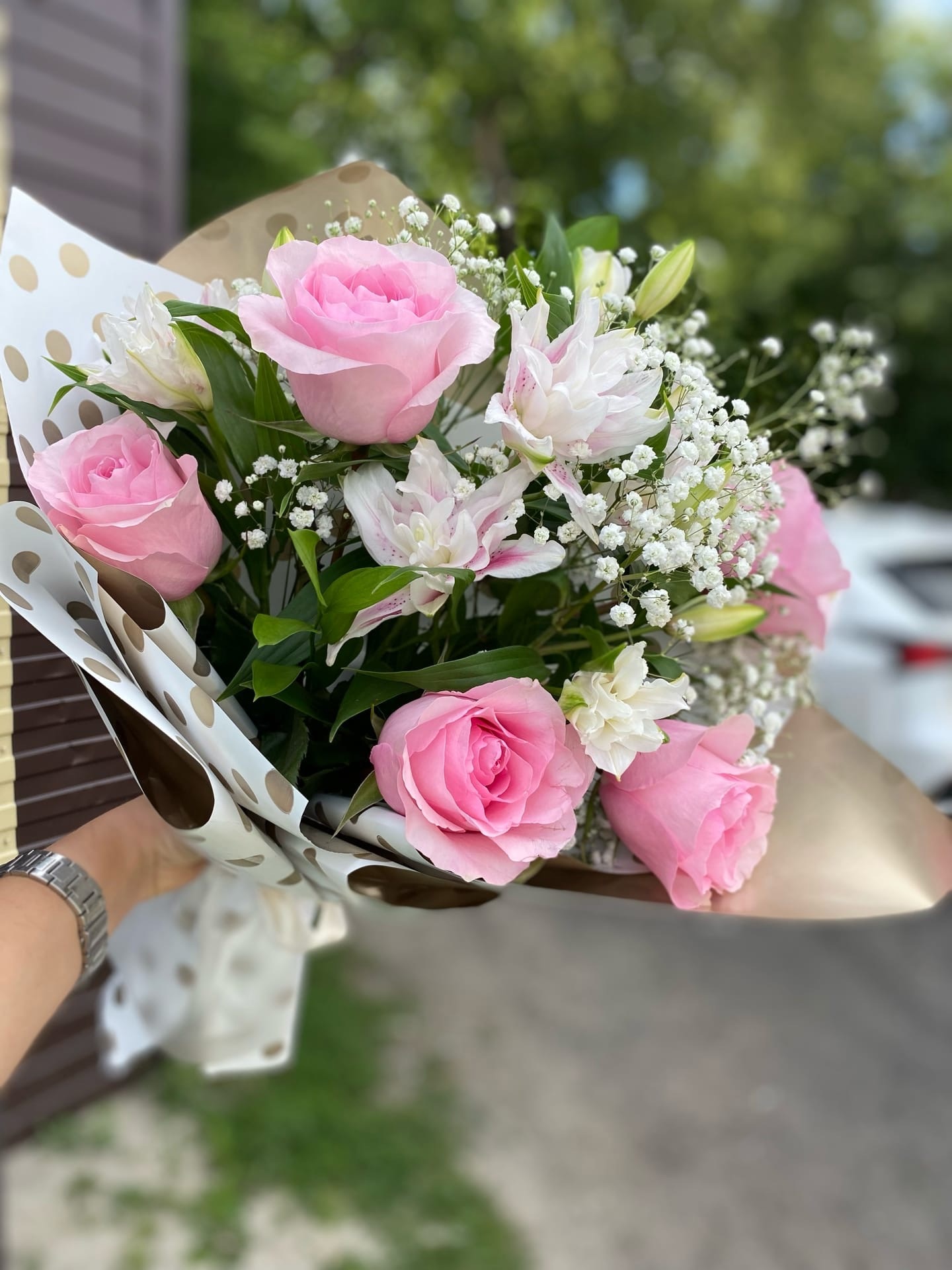 Букет из роз и гипсофил