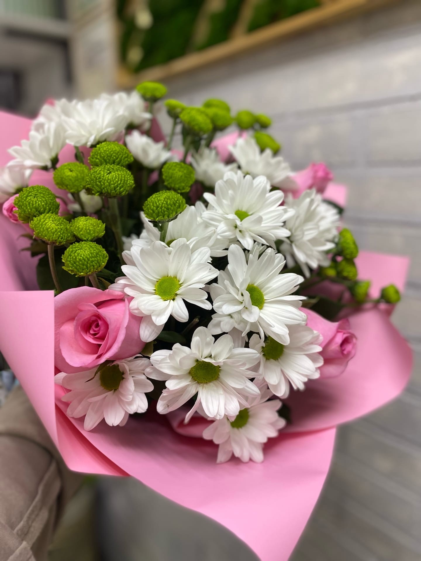 Букет из хризантем и роз